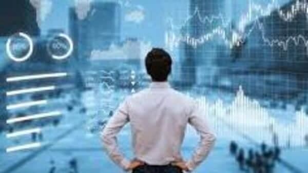 Wall Street Eyes Credit Risk: Barclays Bets on Default Protection