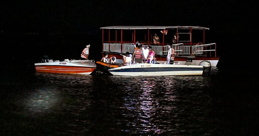 Cruise Boat Capsizes in Storm, 7 Dead