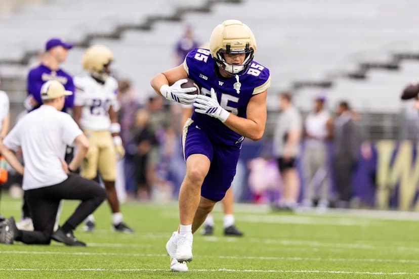 Huskies' Naone Earns Starting Tight End Role