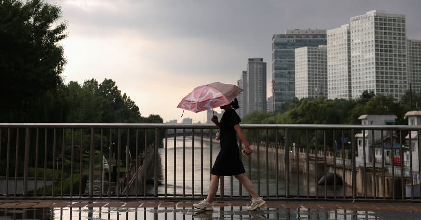 Beijing Drenched by Typhoon Dolphin's Remnants