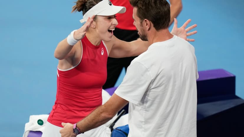 Bencic Stuns World No. 2 Swiatek in Thriller