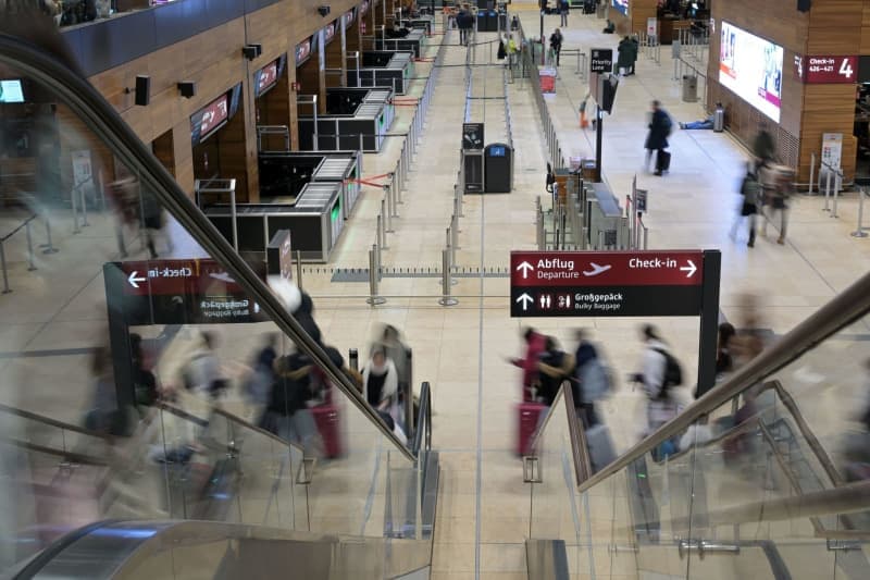 Berlin Airport Flights Halted Amidst Middle East Tensions