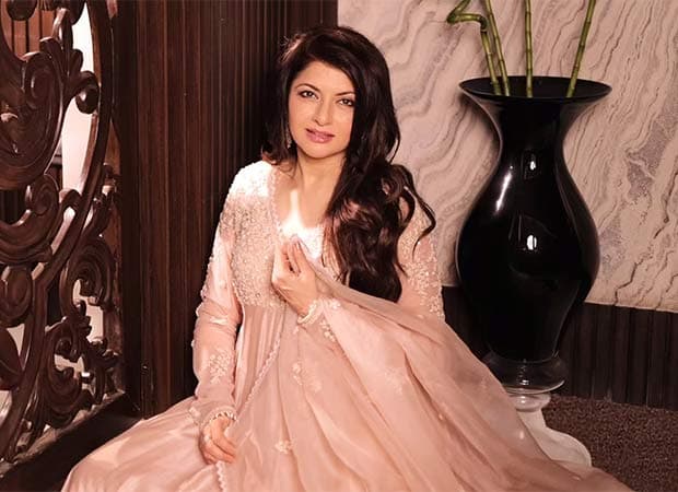 Bhagyashree Relives 90s Romance with Iconic Lata Mangeshkar Dance