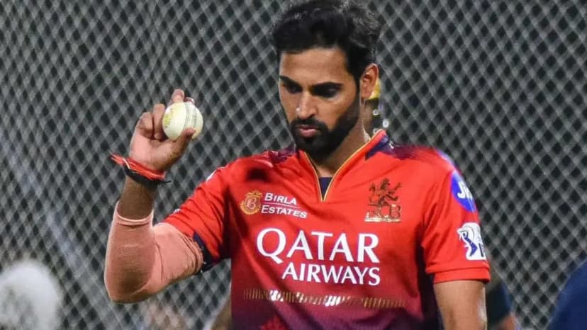 Bhuvneshwar Kumar First Fast Bowler to 200 IPL Wickets