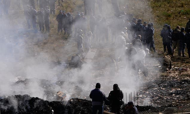 Bolivia Plane Crash: 22 Dead, Cash Scatters