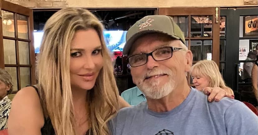 Brandi Glanville's Father Dies at 77