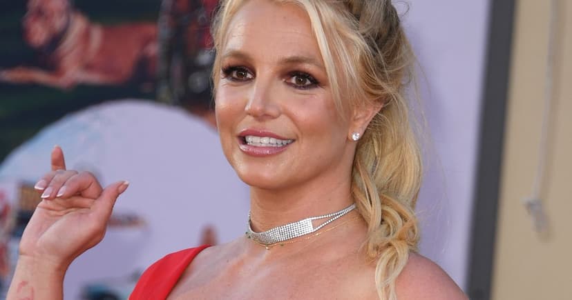 Britney Spears Enters Rehab Voluntarily After DUI Arrest