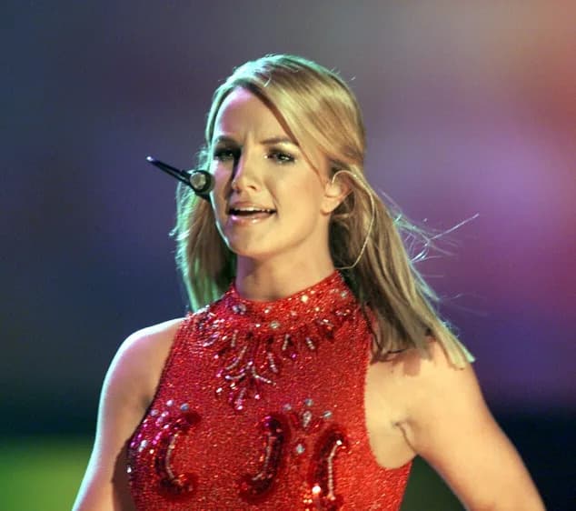 Britney Spears Hangs Out Sunroof on 101 Freeway