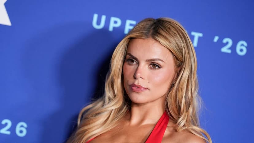 Brooks Nader's dress splits before FOX Upfronts!
