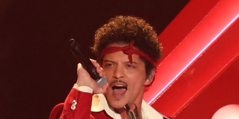 Bruno Mars' Epic Grammys Solo Return!