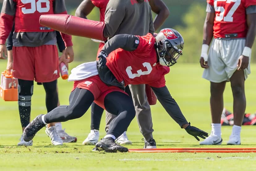 Bucs Rookie Bain Jr. Works Late for an Edge