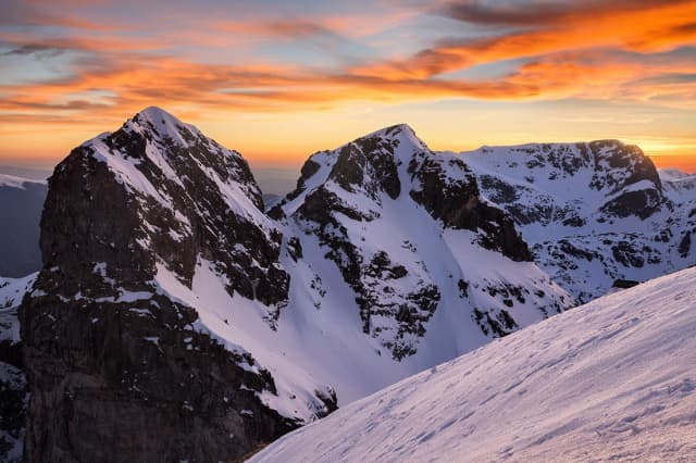 Bulgaria Peaks Brace for First Autumn Snowfall