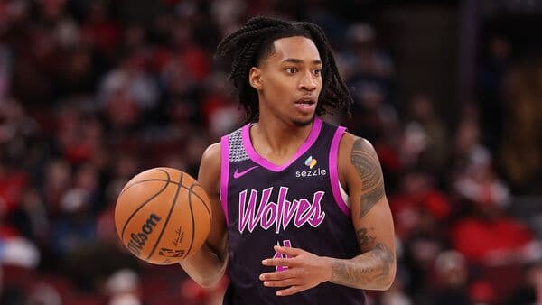 Bulls, Wolves Swap Players Ahead of Deadline