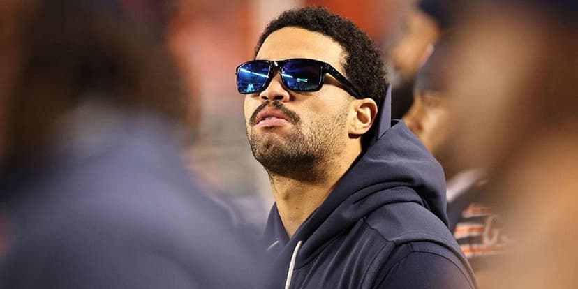 Bears Star Williams' Anthem Behavior Sparks Debate