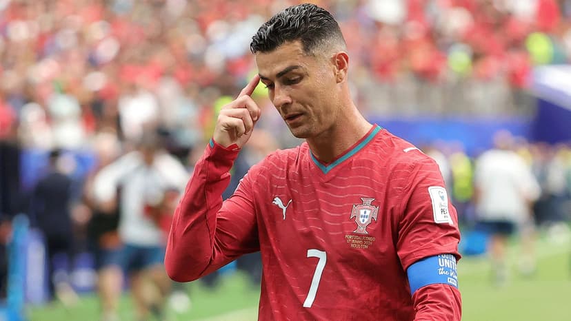 Cancelo Backs Ronaldo & Neymar Amidst Criticism