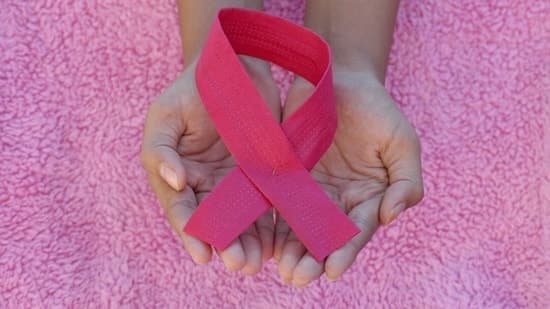 Sugar Doesn't Feed Cancer: Doctor Debunks Myths