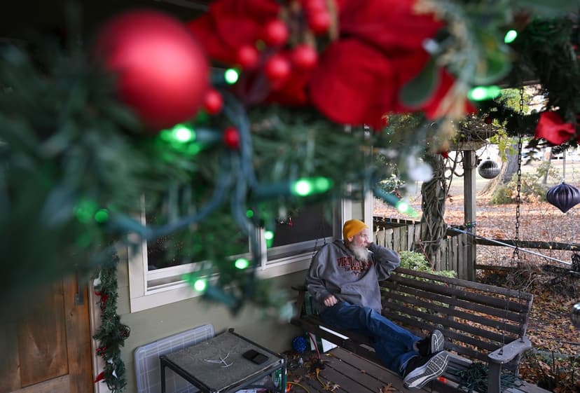 Cancer Patient's Last Christmas Lights Dazzle Neighbors