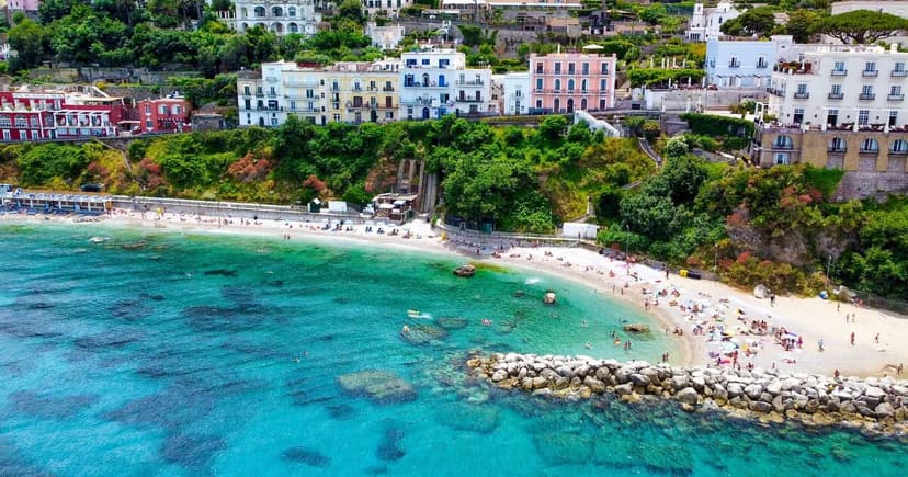 Capri Limits Tour Groups to Cut Summer Chaos