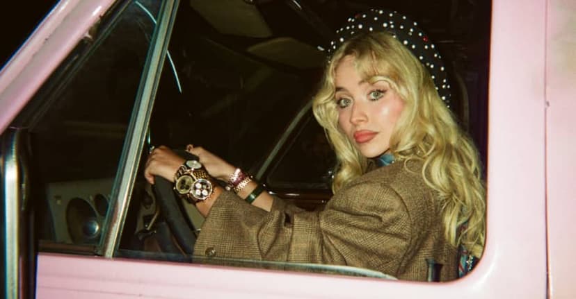 Stars Rob a Mansion in Carpenter's New Video