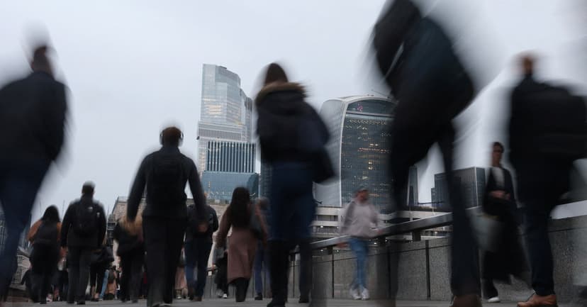 CEOs Fear Revenue Slump: Tech Fears Grip Business Leaders