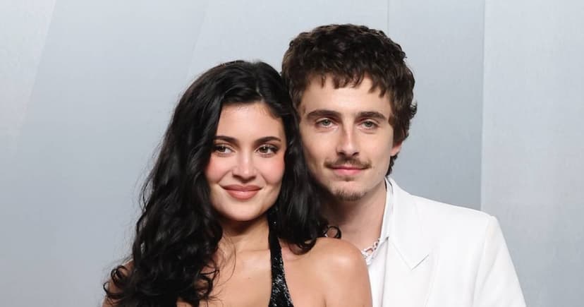 Chalamet & Jenner's Oscar Party PDA: Love Blooms