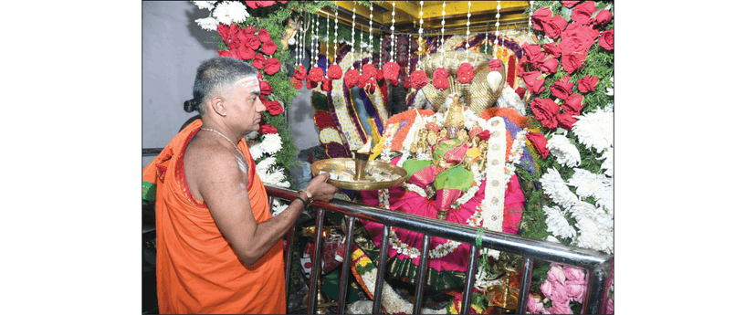 Thousands flock to Chamundeshwari Temple amid Ashada Friday rush