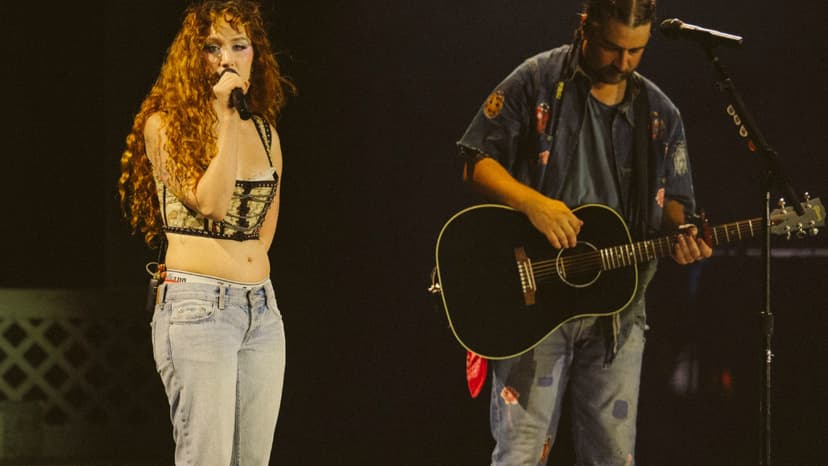 Roan Joins Kahan for Surprise Duet in LA