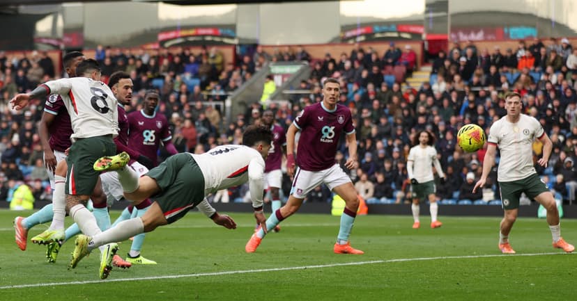 Chelsea Cruises Past Burnley, Closes Gap on Leaders