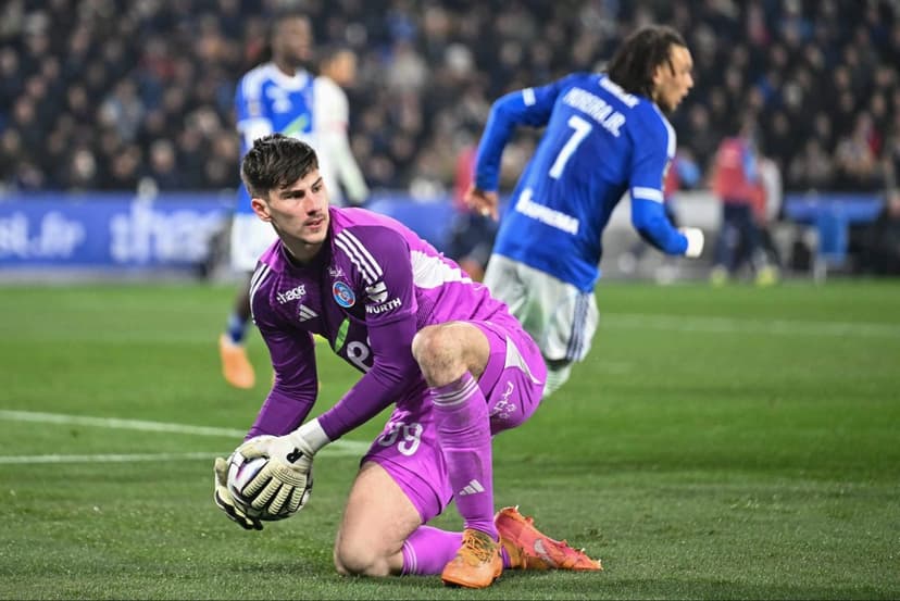 Chelsea's Goalie Gamble: Trust the Youngster?