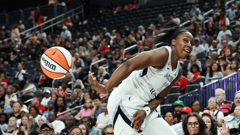 Chelsea Gray's Magic: Behind-the-Back Passes Dazzle