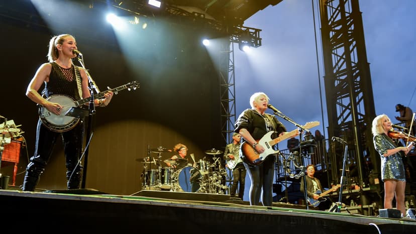 Chicks' Intimate Tour Celebrates Defiant 'Taking the Long Way'