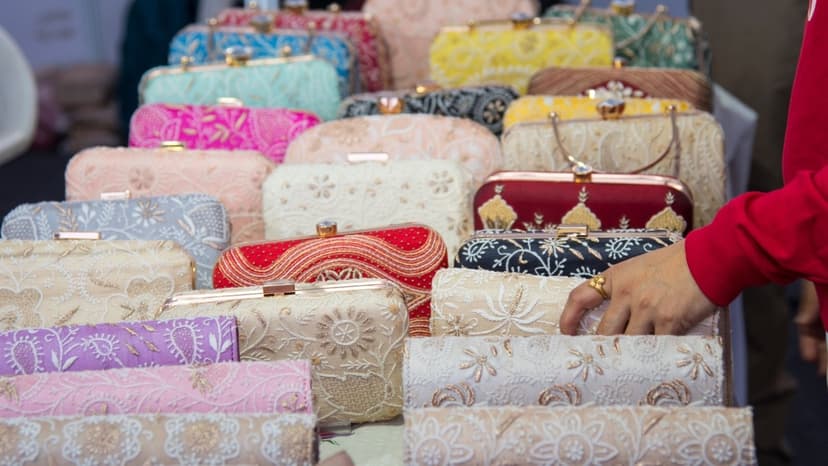 Chikankari Crisis: Gulf Conflict Halts Exports, Stalling Lucknow Artisans