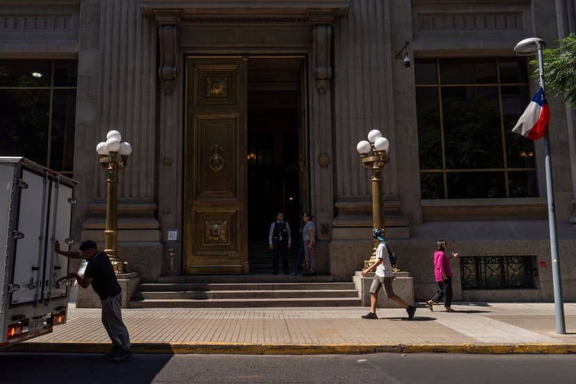 Chile Rate Hold: Fuel Prices Ignite Inflation Fears