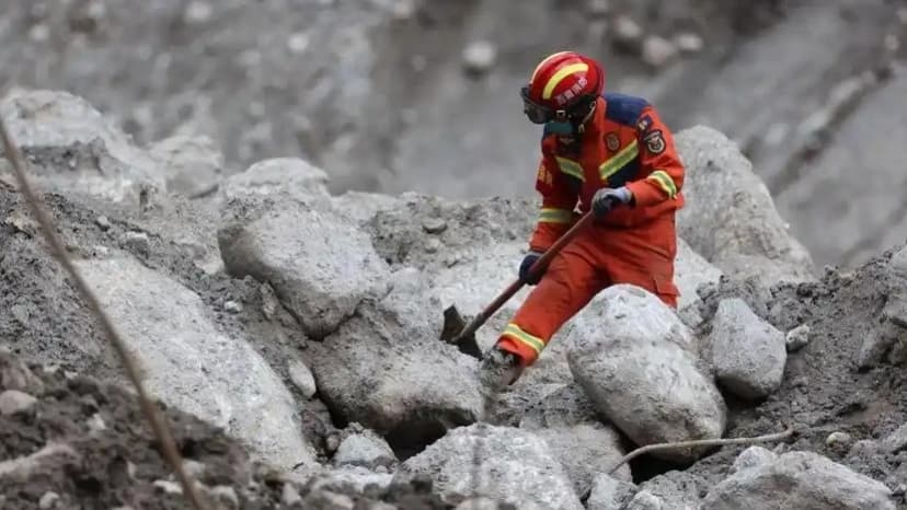 China-Nepal Border Mudslide: Rescue Efforts Intensify