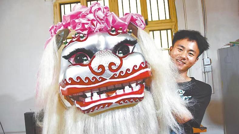 Young Artisans Breathe New Life into Ancient Chinese Crafts