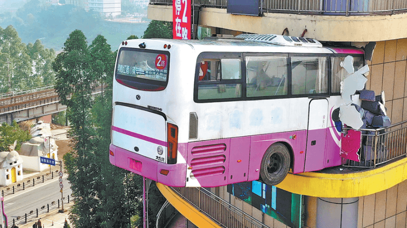 Chongqing's Bus to the Eighth Floor Takes Off!
