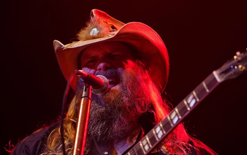Chris Stapleton Serenades Cincy, Meets Reds Legend