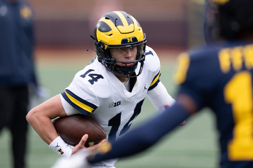 Brotherly Support: QB Carr Watches Sib's First Start