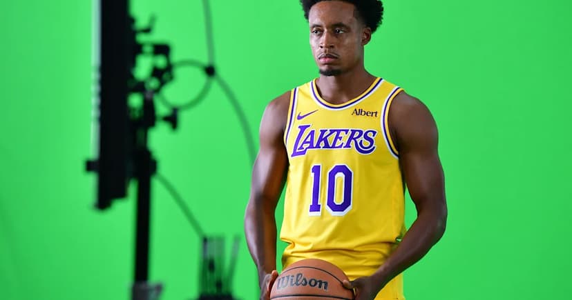 Lakers' Sexton Studies Smart & Bradley for Defense