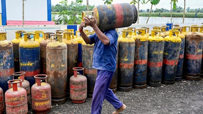 Businesses Cheer as Commercial Gas Cylinders Get Cheaper