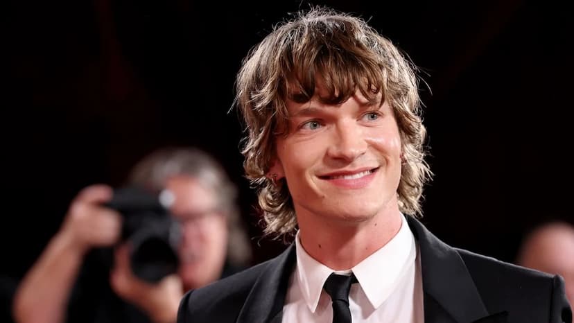 Connor Storrie to Host SNL with Mumford & Sons Performing