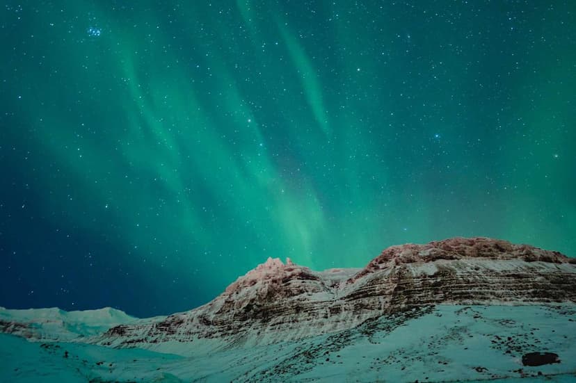Cosmic Phenomenon Captivates Americans: Northern Lights Reign Supreme