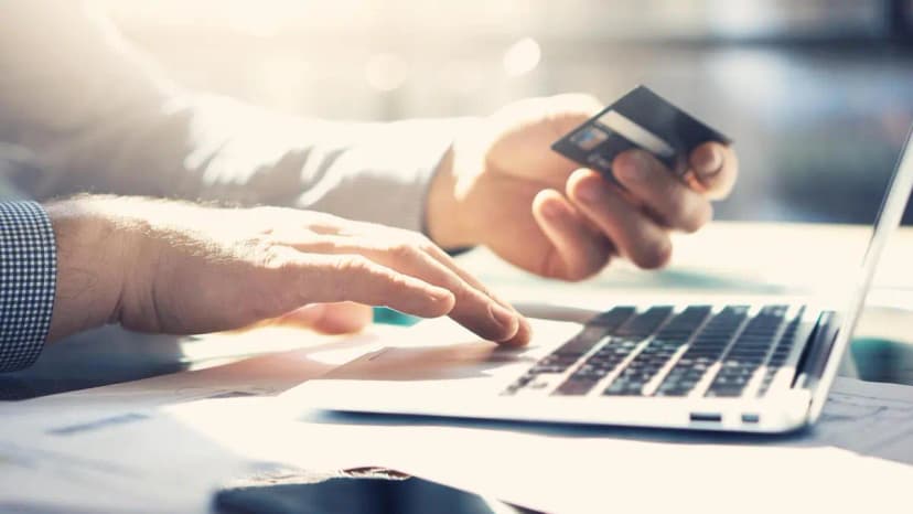 Private Banks Lead Credit Card Boom Amidst E-commerce Surge