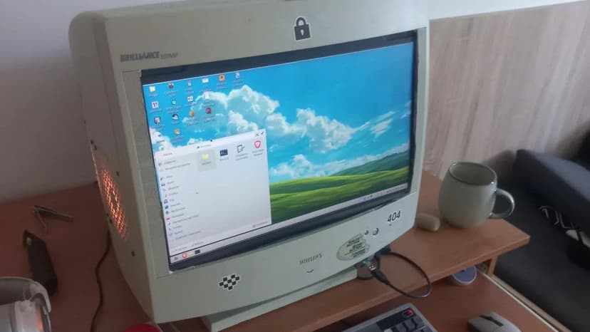 Old CRT Monitor Reborn as Powerful Gaming PC