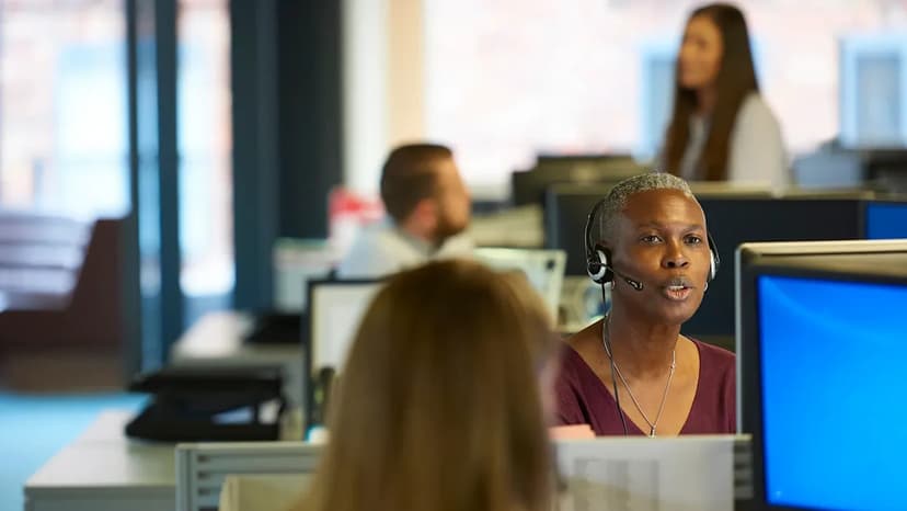 Customer Service Pay Gap: AI and Demand Drive New Hire Premiums