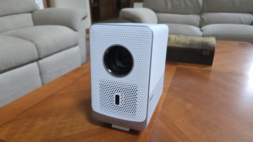 D1R Cube: Smart Projector With Roku Inside