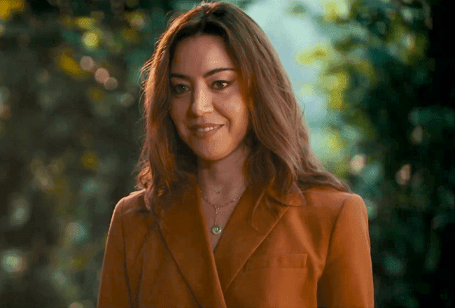Aubrey Plaza Shakes Up Texas Housewives in Hilarious SNL Sketch