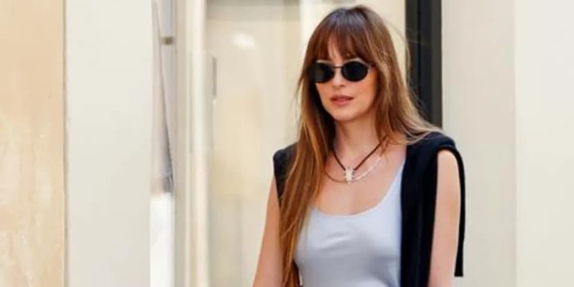 Dakota Johnson's Easy Spring Outfit Formula