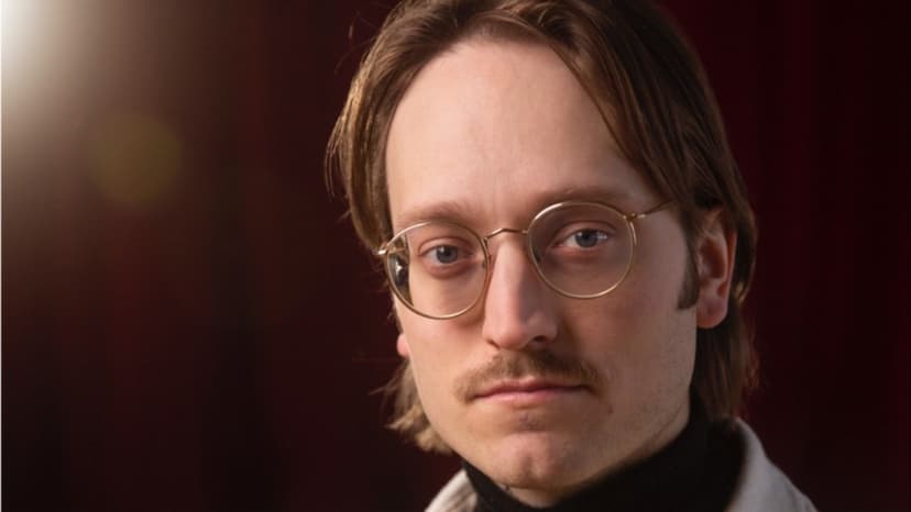 Actor Dies, Haunts Theatre in Dark Comedy Series