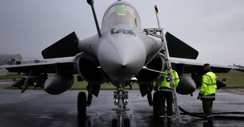Dassault Tests AI on Rafale Fighter